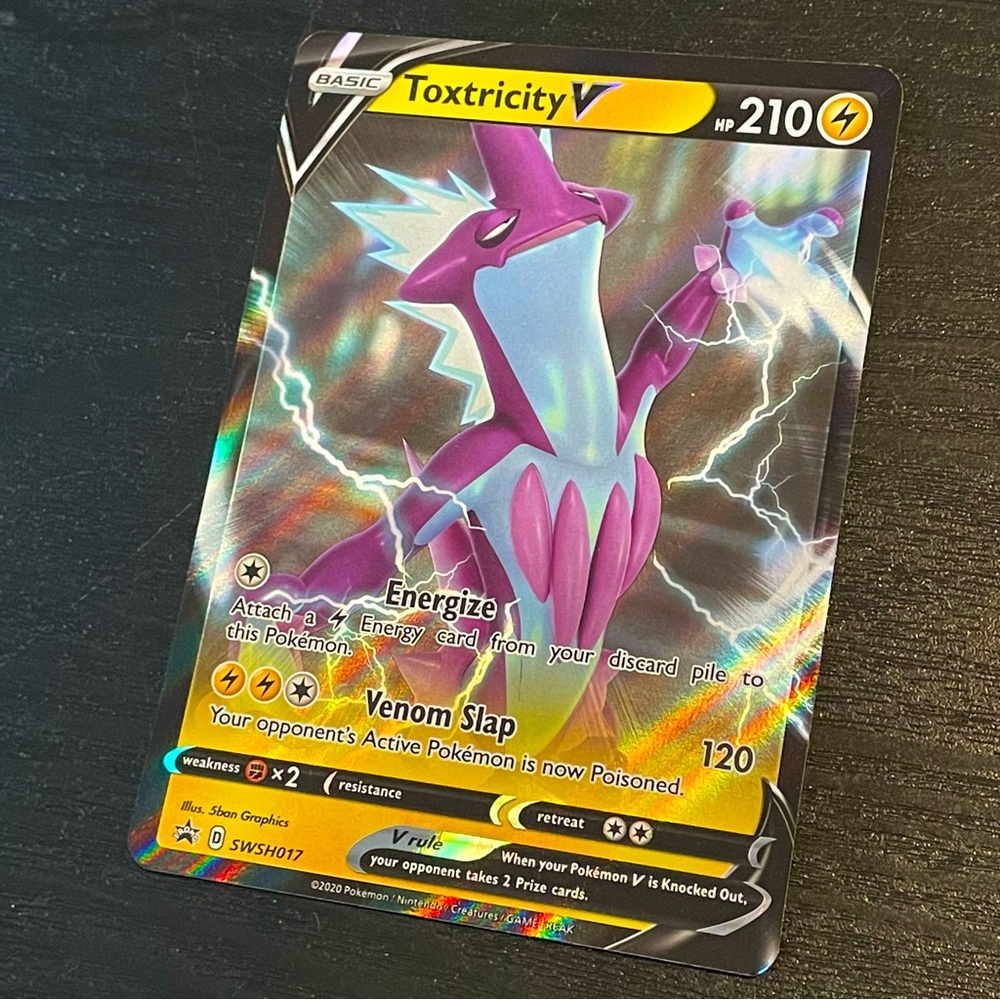 POKEMON 2020 Toxtricity V SWSH017 Holo Single Card